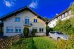 Maison jumelée Vente 4 chambres à Luxembourg-Bonnevoie - 1 595 000 € Luxembourg-Bonnevoie, rue Anatole France, maison atypique de 190m2 habitables sur 4,34 ares de terrain située dans un quartier très calme, libre de 3 côtés et comprenant :
Rez-de chaussée : garage fermé, entrée, deux grandes chambres à coucher avec poutres apparentes (22,20m2 et 15,84m2) , spacieuse salle de bains avec baignoire jacuzzi, double lavabo, WC et bidet (10,86m2), pièce bureau , balcon, premier étage : deux chambres à coucher dont une avec WC et lavabo en suite (22,20 m2 et 16,34m2), une salle de douche enfants avec WC, balcon, rez-de-jardin, living avec accès terrasse et jardin, coin bureau, une cuisine équipée ouverte sur le living, buanderie, salle de douche avec WC, chaufferie avec chaudière au gaz.
Extérieur : terrasse, jardin, emplacements de parking sur l’allée.
Disponibilité à convenir
Contact et visites : Rosalba MAITRE téléphone : 691 550 189
Email : rosalba@parkagence.lu