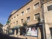 Appartement Vente à Hayange - 59 000 € Centre ville HAYANGE, bel et grand F2. Au centre ville, dans petit copropriété bien tenue, appartement F2 composé d'une cuisine équipée, une belle pièce à vivre une grande chambre et une salle d'eau. Dans les combles, un grenier. DV et chauffage individuelle au gaz.