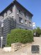 Duplex Vente 2 chambres à Strassen - 625 000 € Duplex au 2ième étage d'une surface de 110 m2 actuellement en location disposant d'un petit hall d'entrée avec WC séparé et vidéophone, grand living avec cuisine équipée ouverte, à l'étage combles : petit hall de nuit avec vidéophone, 2 grandes chambres à coucher mansardées, salle de douche avec WC, velux, raffstore électrique, double vitrage, cave, buanderie, 1 garage individuel à l'extérieur.Disponible à convenir Ref agence :103363