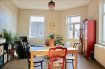 Appartement Vente 2 chambres à Schiltigheim - 263 000 € Début Schiltigheim à proximité de la place d'Haguenau Localisé dans une rue calme, proche des transports en commun, des commerces, écoles et de toutes commodités. Vous saurez apprécier ce logement de 97m2 renové avec goût.Trés lumineux et traversant, celui-ci situé au 3éme étage d'une petite copropriété. Sans vis à vis le logement se compose d'une entrée, de 2 grandes chambres, d'un volumineux double séjour donnant sur un balcon avec une vue degagée sur les toits, d'une cuisine équipée , d'une salle de bain avec douche et baignoire, d'un wc.Le logement est pourvu d'une chaudière individuelle au gaz récente.Les charges de coproriété sont de 94 euros mensuel.Une cave et un local vélo complètent ce bienCopropriété composée de 27 lots dont 9 lots habitationsPrix de vente : 263 000,00 euros (dont 5.2% d'honoraires charge acquéreur)Votre contact : Virginie DISS 0673153792