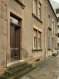 Maison Vente 7 chambres à Ettelbruck - 398 000 € Maison à rénover avec beaucoup de charme datant d'environ 1910 qui est située dans l'« avenue J-F Kennedy » à Ettelbruck.Cette maison vous éblouira par ses volumes et proportions généreuses, sa hauteur sous-plafond et sa luminosité. La maison fut chauffée par des fours à bois. L'extérieur de la maison est classé monument national, construction à conserver.La propriété comprend un terrain de 2.10 ares et offre une surface habitable de environ 160m2, laquelle se compose comme suit :Au rez-de-chaussée : une entrée avec corridor qui donne accès d'une part à une salle qui puisse servir comme local technique (niveau différent) ou autres et d'autre part à deux pièces lumineuses en enfilade ainsi que accès à sa grande cave qui vous donne accès au jardin orienté plein sud.L'accès vers les étages est donné par un garde corps en bois massif, qui vous amène vers une éventuelle première chambre à coucher (niveau différent). Au premier étage vous trouvez deux grandes pièces avec possibilités de transformations.Le grenier donne envie d'aménager cet endroit spacieux en une éventuelle salle de loisir, chambres à coucher pour adolescents etc. La maison s'apprête bien évidemment pour loger une grande famille mais également pour une utilisation de bureau, tel qu'un cabinet d'avocats, une fiduciaire, une étude de notaire ou même une profession médicale.Une éventuelle extension de la maison, côté jardin, est possible.