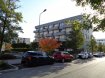 Appartement Vente 1 chambre à Luxembourg-Kirchberg - 535 000 € Dans le très recherché quartier du Kirchberg, très agréable appartement en parfait état de 45,14m² à vendre.
Il suffit de poser vos meubles et valises!
L'appartement situé au 1er étage, se compose de:
- hall d'entrée
- wc séparé
- beau séjour / salle à manger avec coin cuisine équipée
- 1 chambre à coucher avec armoire intégrée, salle de bain, paroi de douche, lavabo, sortie sur balcon de 4,77m²
- cave.
A proximité immédiate de commerces, transports en commun, voies d'accès et de sortie de la capitale.
A voir, sans tarder...