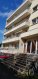 Appartement Location à Thionville - 490 € c.c. F 1 bis à Thionville. F1 bis situé au 1er étage du 72 rue Paul Albert à Thionville.Ce grand studio se compose d'une entrée avec placard, d'une salle de bains avec baignoire, lavabo et WC, d'une pièce principale d'environ 20 m² avec accès balcon, d'une cuisine ouverte avec combiné table top / plaque de cuisson et évier , un meuble haut et de nombreuses étagères.Parking privé et caveLoyer 460.00 €+ 30.00 € de charges (eau, électricité et entretien des communs, entretien chaudière)Libre de suiteCaution 460.00 €Frais d'Agence 328.79 € IMMO DM 06-11-98-36-91