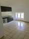 Appartement Location 2 chambres à Serémange-Erzange - 800 € c.c. Dans résidence bel F3/4 au dernier étage ascenseur.. Dans résidence avec ascenseur, bel F3/4 comprenant une entrée, une grande cuisine équipée avec placard, un salon-séjour, 2 chambres, une salle de bains avec baignoire, un wc séparé, une cave et un parking privatif. LIBRE DE SUITE