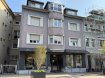 Immeuble de rapport Vente 3 chambres à Ettelbruck - 848 000 € À vendre : Immeuble de commerce avec appartement - Opportunité d'investissement à Ettelbruck !
Home-Project SA vous propose la vente d'un ensemble immobilier commercial idéalement situé 1, Rue Prince Henri, en plein coeur d'Ettelbruck - un quartier dynamique et en pleine transformation grâce au futur réaménagement de la gare.
Caractéristiques du bien :
Au sous-sol:
Caves diverses, stockage, chaufferie
Surface de cave : 62 m²
Au rez-de-chaussée:
Surface commerciale de 80 m² (magasin) avec grandes vitrines
Au 1ier étage:
Bureaux divers et WC séparé (69 m²)
Au 2ième étage:
Chambre, salle de bains, débarras (69m²)
Au 3ième étage:
Cuisine équipée, salon avec salle à manger avec poêle, WC séparé (63m²)
Chauffage Urbain
Un quartier stratégique :
* Réaménagement complet de la rue Prince Henri, valorisant le passage piétonnier et l'attractivité commerciale
* Proximité immédiate des écoles, commerces, parcs, services de santé, zone piétonne et transports publics
Zu verkaufen: Geschäftsgebäude mit Wohnung - Investitionsmöglichkeit in Ettelbrück!
Home-Project SA bietet Ihnen den Verkauf einer Gewerbeimmobilie in idealer Lage 1, Rue Prince Henri, im Herzen von Ettelbruck an - einem dynamischen Viertel, das sich dank der zukünftigen Neugestaltung des Bahnhofs in einem tiefgreifenden Wandel befindet.
Merkmale der Immobilie :
Im Untergeschoss:
Verschiedene Keller, Lager, Heizraum.
Kellerfläche: 62 m².
Im Erdgeschoss:
Geschäftsfläche von 80 m² (Laden) mit großen Schaufenstern.
Im ersten Stock:
Verschiedene Büros und separates WC (69 m²).
Im zweiten Stock:
Schlafzimmer, Badezimmer, Abstellraum (69m²)
Im dritten Stock:
Voll ausgestattete Küche, Wohnzimmer mit Esszimmer und Kaminofen, separates WC (63m²)
Städtische Heizung
Ein strategisches Viertel:
* Komplette Neugestaltung der Rue Prince Henri, Aufwertung der Fußgängerpassage und der kommerziellen Attraktivität.
* Unmittelbare Nähe zu Schulen, Geschäften, Parks, Gesundheitsdiensten, Fußgängerzone und öffentlichen Verkehrsmitteln
For sale: Commercial building with apartment - Investment opportunity in Ettelbruck!
Home-Project SA offers you the sale of a commercial property ideally located at 1, Rue Prince Henri, in the heart of Ettelbruck - a dynamic district undergoing major transformation thanks to the future redevelopment of the railway station.
Property features :
Basement:
Various cellars, storage, boiler room
Cellar area: 62 m²
First floor:
80 m² commercial space (store) with large windows
1st floor:
Miscellaneous offices and separate WC (69 m²)
2nd floor:
Bedroom, bathroom, storeroom (69 m²)
3rd floor:
Fitted kitchen, living room with dining area and wood-burning stove, separate WC (63m²)
District heating
A strategic neighborhood :
* Complete redevelopment of Rue Prince Henri, enhancing pedestrian access and commercial appeal
* Close proximity to schools, shops, parks, health services, pedestrian zone and public transport