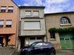 Maison mitoyenne Vente 3 chambres à Ehnen - 495 000 € SCHAUS Immobilier vous proposer à la vente cette charmante maison mitoyenne avec garage, sise à Ehnen dans un environnement calme et très agréable, d'une surface d'environ 150m2.
Au rez-de-chaussée, l'accès à la maison se fait par un hall d'entrée desservant les pièces suivantes :
• Un grand garage avec un espace buanderie avec du carrelage au sol.
• Une chaufferie qui se trouve dans la prolongation du garage et qui dispose d'un accès au jardin.
Au premier étage, un grand palier dessert :
• Le salon/salle à manger avec du beau parquet au sol.
• Une cuisine avec accès à une cour intérieure et à la terrasse.
• Une salle de douche avec WC.
Au deuxième étage se trouvent :
• Deux chambres d'une surface utile respective d'environ 15m2 et 19m2.
• Une salle de bain avec WC.
Au troisième et dernier étage il y a :
• Une troisième chambre qui se distingue par sa taille d'environ 28,50m2.
• Un espace grenier aménageable.
Le jardin, riche par sa végétation, et la terrasse présentent le grand avantage de ne pas avoir vis-à-vis derrière.
Les fenêtres de la maison sont en double vitrage avec des châssis en PVC.
Nous sommes à votre entière disposition pour tout renseignement complémentaire et une visite.
Ref agence :883010 - VM0276