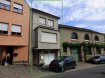 Maison mitoyenne Vente 3 chambres à Ehnen - 505 000 € SCHAUS Immobilier vous proposer à la vente cette charmante maison mitoyenne avec garage, sise à Ehnen dans un environnement calme et très agréable, d'une surface d'environ 150m2.
Au rez-de-chaussée, l'accès à la maison se fait par un hall d'entrée desservant les pièces suivantes :
• Un grand garage avec un espace buanderie avec du carrelage au sol.
• Une chaufferie qui se trouve dans la prolongation du garage et qui dispose d'un accès au jardin.
Au premier étage, un grand palier dessert :
• Le salon/salle à manger avec du beau parquet au sol.
• Une cuisine avec accès à une cour intérieure et à la terrasse.
• Une salle de douche avec WC.
Au deuxième étage se trouvent :
• Deux chambres d'une surface utile respective d'environ 15m2 et 19m2.
• Une salle de bain avec WC.
Au troisième et dernier étage il y a :
• Une troisième chambre qui se distingue par sa taille d'environ 28,50m2.
• Un espace grenier aménageable.
Le jardin, riche par sa végétation, et la terrasse présentent le grand avantage de ne pas avoir vis-à-vis derrière.
Les fenêtres de la maison sont en double vitrage avec des châssis en PVC.
Nous sommes à votre entière disposition pour tout renseignement complémentaire et une visite.
Ref agence :883010 - VM0276