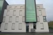 Appartement Vente 2 chambres à Oberkorn - 388 500 € APPARTEMENT MAT ZWEE SCHLOFZËMMER ZE VERKAFEN ZU UEWERKUER (GEMENG DEIFFERDENG)
BK-Immo Promotion proposéiert Iech zum Verkaf, en Appartement mat enger Wunnfläch vun +/- 74,95 m2 zu Uewerkuer.
Desst luminéist Appartement mat engem qualitativen Intérieur, gebaut am Joer 2010, gelehen an roueger Laag an enger Residenz, besëtzt en Living mat oppener Kichen, 2 Schlofzëmmer, 1 Buedzëmmer, eng separat Toilet, wei och eng grouss Terrasse mat Gaart.
Dëss weideren, ass d’Appartement am Besëtzvun enger bannegter Stellplaatz wei och engem privaten Keller.
Disponibel ass d’Appartement fréistens am Juni 2018
Fir all weider Froen, bieden mir Iech, ons ënnert folgend Telefonsnummeren oder per Email ze kontaktéiren:
621 296 071 (KIRSCH Bob / 269 036 65 (BK-Immo Promotion)
Email : info@bkimmo.lu
/////////////////////////////////////////////////////////////////////////////////////////////////
APPARTEMENT AVEC 2 CHAMBRES À VENDRE À OBERKORN (COMMUNE DE DIFFERDANGE)
BK-Immo Promotion vous propose à la vente, un appartement lumineux de bon standing, situé dans un quartier calme d‘une surface habitable de +/- 74,95 m2 avec deux chambres à coucher, un living spacieux avec une cuisine ouverte équipée, une salle de bain, un WC séparé et entre autre une grande terrasse avec jardin.
En plus, cet appartement construit dans l’année 2010 est possession d‘un emplacement intérieur, d‘une cave privative et également d‘une buanderie commune.
Disponibilité : au plus tôt juin 2018
Pour de plus amples renseignements, n'hésitez pas à nous contacter sous les numéros ou par email :
621 296 071 (KIRSCH Bob / 269 036 65 (BK-Immo Promotion)
Email : info@bkimmo.lu