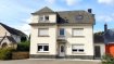 Maison Location 4 chambres à Rambrouch - 1 500 € Maison spacieuse, rénovée (1ère location après rénovation), située en plein centre du village.
La maison est composée comme suit:
Rch:
- Entrée
- Grand séjour
- Cuisine équipée séparée, neuve
- Salle à manger (14m²)
- Arrière cuisine
- Sdd avec Wc, lavabo, connexion lave-linge et fenêtre
1er étage:
- 4 chambres de bonne taille
- Petite salle de bain avec wc et lavabo (+fenêtre)
2ème étage:
- 2 pièces ou chambres (plafond un peu plus bas)
Terrasse, jardin, abris de jardin.
Caves, pas de garage
Parkings pour 3-4 voitures à l'avant du bâtiment
Les 300€ de charges sont destinés au chauffage (biogaz). Un décompte une fois par an sera remis aux locataires