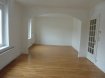 Appartement Vente 2 chambres à Longwy - 129 000 € Toute proximité centre, petite impasse paisible, dans un immeuble de qualité des années 30/40, en 3ème étage
APPARTEMENT de type 4 pour une superficie de 87,36 m² habitable ainsi composé :
Dégagement d'entrée (12 m²) CUISINE équipée (12,17 m²) ouverte sur SEJOUR (17,25 m²) ouvert sur SALLE à MANGER (12.51 m²) SALLE de BAINS (8 m², w-c (1.5 m²), 2 CHAMBRES (12,4 et 11 m²), cellier (2 m²)
1 cave
Chauffage au gaz (chaudière 12/2017)
Tout à l'égout, électricité, fenêtres PVC neuves, toiture OK
Syndic prof. : 180 €/trimestre avec eau, ménage des communs, assurance du bâtiment)
Copropriété de 4 lot.