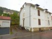 Maison Vente 4 chambres à Hayange - 129 900 € Maison Hayange 6 pièce(s) 130 m2 sur 4ares. Maison jumelée à rénover d'environ 130m² comprenant actuellement 2 logements indépendant (compteur électrique gaz et eau) mais pouvant être réhabilitée en 1 seule et même habitation
Au rdc : 1 F2 avec entrée privative de 35m² comprenant : coin cuisine, 2 pièce et salle de bains.
Au 1er en duplex: 1 F4 de 95 m² composé de :Hall d'entrée, coin cuisine ,salle à manger, salon , 2 chambres et salle de bains.
Sous sol complet
Terrasse et jardin et place de parking sur le terrain.
La maison est vendue entièrement libre de toute location.
Toiture récente (-de10ans), chauffage central au gaz, simple vitrage.
Mr Antonoff:06-52-83-85-07