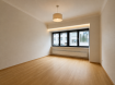 BUREAUX À LOUER - LUXEMBOURG-VILLE  
Boulevard de la Pétrusse | Rez-de-chaussée | Terrasse | Accès direct rue  

Idéalement situés sur le boulevard de la Pétrusse à Luxembourg, à proximité immédiate des ministères, banques, institutions et du tram, ces bureaux proposés à la location par Sigelux S.A. offrent un cadre de travail stratégique, central et facilement accessible.  

DESCRIPTION DU BIEN  

D'une surface d'environ 103 m², cet espace de bureaux en rez-de-chaussée se compose comme suit :  

Hall d'entrée / réception  
4 bureaux individuels  
Cuisine  
Salle d'eau  
2 WC séparés  

L'agencement offre une grande flexibilité et permet une adaptation aisée selon vos besoins professionnels.  

Atouts complémentaires :  

Accès direct depuis la rue, idéal pour l'accueil de clientèle  
Terrasse d'environ 12 m², parfaite pour un espace de pause  
Bien loué non meublé  
Connexion fibre optique et ligne téléphonique disponibles  

DISPONIBILITÉ  

Disponible à partir de septembre 2026  

ENVIRONNEMENT & ACCESSIBILITÉ  

Situation privilégiée au cœur de Luxembourg-ville, à proximité immédiate :  

des ministères et administrations  
de nombreux cabinets et services  
de la Clinique Zitha  

Un arrêt de tram à environ 200 mètres assure une excellente desserte vers le centre-ville et les principaux axes.  

USAGE IDÉAL  

Ce bien convient parfaitement :  

aux professions libérales (avocat, architecte, médecin, thérapeute, fiduciaire, consultant, etc.)  
à toute activité tertiaire recherchant visibilité, accessibilité et adresse de qualité  

Possibilité Parking