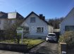 Maison individuelle Vente 4 chambres à Senningerberg - 1 240 000 € Sigelux Real Estate vous propose à la vente cette maison libre des 4 côtés située 26, rue du Golf L-1638 Senningerberg.
Construite en 1948 et agrandie en 1973, elle offre une surface habitable de 200m2. Le terrain d'une superficie totale de 11.06 ares, parmi lesquels 7.06 ares sont constructibles.
Elle se compose comme suit:
Rez-de-chaussée : Surface habitable : 135 m2
Hall d'entrée avec Garderobe : 8 m2, carrelage
Salle à manger : 32m2, marbre
Living : 28 m2, marbre
Cuisine : 22 m2, carrelage (avec accès terrasse : 10m2)
Salle de bains avec baignoire, WC et lavabo : 8 m2, carrelage
Chambre à coucher 15 m2, tapis plain
Chambre à coucher 14 m2, linoléum
Hall vers cave et Cage d'escalier vers 1ier étage : 8 m2
1er étage - surface habitable : 65 m2
Hall de nuit pouvant servir de bureau : 9 m2, marbre
Chambre à coucher : 21 m2, tapis plain
Salle de douche avec , W.C. et lavabo : 6m2, carrelage
Chambre avec Garde robe : 24 m2, chape talochée
Débarras : 5 m2, chape talochée
Sous-sol - surface : 65 m2
Buanderie : 7 m2, carrelage
Douche et W.C. séparé : 3 m2, carrelage
Chambre de repassage : 13 m2, Carrelage
Cave à vin : 17 m2, chape taloché
Cave chauffage : 25 m2, chape taloché
Chauffage au fuel : Capacité 3000 litres
Hauteur plafonds : hall, living et chambres à coucher : 2,5 mètres
Garage pour une voiture
3 emplacements extérieurs devant le garage
Grand jardin cloturé avec terrasse
Double vitrage
Année de construction : 1948
Année d'agrandissement : 1973
Accès autoroute à 3 minutes
Station de bus à 100 m de la maison. (Ligne 120 direction Kirchberg , Luxembourg-Ville)
Connexion de bus toutes les 9 minutes
Golf Club Grand-Ducal à 1km
Club de tennis à 200 m, club de football à 3km
Crèche à 200 m
A proximité de plusieurs restaurants
Adresse : 26, rue du Golf L-1638 Senningerberg
Pour plus de renseignement ou un RDV contactez :
Claude Colling au 691 650 724 ou
SIGELUX : 46 71 31 ou info@sigelux.lu
Ref agence :1002