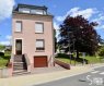 Maison individuelle Vente 4 chambres à Steinsel - 995 000 € L'Agence immobilière Christine Simon vous présente en exclusivité
Maison individuelle, libre de 4 côtés dans la Commune de Steinsel, sur un terrain de 04 ares et 68 centiares.
La propriété, d'une surface totale (utile avec sous-sol, garage et buanderie, combles et grenier) d'env. 192 m2, et d'une surface habitable d'env. 122 m2, le grenier pourrait être entièrement aménagé en chambre ou en bureau, il dispose des grandes fenêtres.
La surface habitable est répartie sur trois étages (rez-de-chaussée, premier étage et 2e étage).
La maison est construite de façon traditionnelle en béton, dalles entre les étages en bois, escaliers qui séparent les étages en bois massif, façade non isolée, fenêtres double vitrage en PVC de 1998, chauffage à radiateur, chaudière à mazout de 2003 (Buderus), volets manuel une toiture refaite il y a environ 20 à 25 ans, isolée et couverte de l'ardoise, un jardin entièrement clos comme les alentours sont également dans un excellents états.
L'année de construction de la maison est 1925-1928. Le jardin et la terrasse sont orientés plein sud. Passeport énergétique en cours de réalisation.
La maison se compose comme suit :
Au sous-sol :
Garage pour une voiture (30 m2), buanderie et cave, montée vers la maison.
Au rez-de-chaussée : Hall d'entrée, salle de bains avec baignoire, toilette, bidet, lavabo et une fenêtre (7,50 m2), un salon indépendant (20 m2), cuisine équipée indépendante (17,50 m2) avec un accès vers la terrasse d'env. 40 m2 et le jardin.
Au 1er étage : Hall d'accueil avec armoire de rangement 3 chambres à coucher, dont deux communicantes (17,40, 14,80 et 10,52 m2)
Combles: hall, chambre à coucher (12,50 m2) et un grenier aménageable de 30 m2, sous toiture uniquement profitable pour du rangement.
Sur base de l'aspect extérieur et intérieur de la maison, elle se trouve dans un très bon état habitable et très soigné, elle nécessite quelques travaux de modernisation.
Les extérieurs sont propres et soignés pas de travaux à prévoir.
Pour une visite n'hésitez pas à me contacter au numéro 621 189 05.
Ref agence :5339013