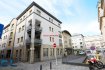 Appartement Vente 2 chambres à Esch-sur-Alzette - 469 000 € **** SOUS COMPROMIS ****
CL Immobilière vous propose en exclusivité un appartement duplex au centre ville.
Avec une surface de 88m2 et en très bon état général, il se compose d?une partie jour, avec un hall d?entrée, un débarras, un salon et une nouvelle cuisine équipée séparée par portes coulissantes.
D?une partie nuit à l?étage supérieur, composée de deux chambres à coucher très spacieuses et d?une grande salle de douche.
Une cave privative et un emplacement de parking au sous sol font également partie du lot.
Situé en plein centre ville à porté de toutes commodités.
Disponible en juillet 2020.
Ref agence :ESCVA-3