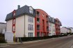Appartement Location 2 chambres à Roeser - 1 300 € Vous recherchez à louer votre coup de coeur situé à quelques kilomètres du centre de Luxembourg, dans une résidence chaleureuse, familiale, mais à la fois parfaitement conçue pour vous permettre une qualité de vie optimale toute au long de l’année ?
LivingForm Real Estate vous propose en exclusivité un appartement meublé situé à Roeser proche des commerces et des accès aux transports publics.
L'appartement est loué avec terrasse, un emplacement et une cave privative, le tout inclus dans le prix de location.
Pour de plus amples informations et pour la visite des lieux avec un de nos conseillers Immobiliers, n’hésitez pas à introduire votre demande par mail sur info@livingform.lu
Disponibilité : a convenir
www.livingform.lu
info@livingform.lu