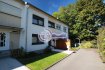 Maison mitoyenne Vente 3 chambres à Luxembourg-Centre ville - 1 399 000 € New Keys à l'honneur de vous proposer en exclusivité cette magnifique maison située dans le quartier de Cents, Luxembourg VilleCette accueillante maison, implantée sur un terrain de 2,19 ares (pleine propriété du terrain), possède une surface habitable proche de 120 m² et se présente de la manière suivante :Au RDC :- Hall d'entrée - Living/Salle à manger, accès à la terrasse- Cuisine séparée équipée- WCPremier étage :- Hall de nuit - 3 Chambres- Salle de bain Deuxième étage:- Grenier aménageable Sous-sol :- Pièces de rangement - Buanderie - Salle de Bains - CuisineN'hésitez pas à nous contacter au 621 647 509 ou par mail ahenriques@newkeys.lu pour plus d'informations ou une éventuelle visite.Le prix s'entend frais d'agence inclus et payable par le vendeur.Nous recherchons en permanence pour la vente et pour la location, des appartements, maisons, terrains à bâtir pour notre clientèle déjà existante.N'hésitez pas à nous contacter si vous avez un bien pour la vente ou la location.Estimation gratuite