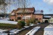 Maison Location 2 chambres à Kalkesbach - 1 750 € LOUE !! IMMO EXCELLENCE vous propose en exclusivité cette jolie maison de charme d'une surface habitable de 191 m2 sur un terrain de 22 ares. La maison se compose d'un hall d'entrée, d'une nouvelle et moderne cuisine équipée, d'un spacieux living avec salle-à-manger et poêle, d'un bureau, d'un séjour avec poêle ainsi que d'un four à pizza, d'une chambre-à-coucher, d'une bibliothèque encastrée sur mesure, d'une salle-de-bains avec raccordement pour une machine-à-laver, d'une salle-de-douche avec plusieurs armoires encastrés sur mesure, d'un débarras, d'une deuxième chambre-à-coucher sinon pièce supplémentaire. La maison se situe en pleine verdure et offrant de magnifiques vues dégagées sur les champs et vallées. La maison dispose également d'un car-port, ainsi que de trois emplacements extérieurs et d'un abris de jardin. Vous trouverez aussi un puit sur le terrain. A voir absolument !!Ref agence :3426696