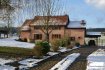 Maison Location 2 chambres à Kalkesbach - 1 750 € LOUE !! IMMO EXCELLENCE vous propose en exclusivité cette jolie maison de charme d'une surface habitable de 191 m2 sur un terrain de 22 ares. La maison se compose d'un hall d'entrée, d'une nouvelle et moderne cuisine équipée, d'un spacieux living avec salle-à-manger et poêle, d'un bureau, d'un séjour avec poêle ainsi que d'un four à pizza, d'une chambre-à-coucher, d'une bibliothèque encastrée sur mesure, d'une salle-de-bains avec raccordement pour une machine-à-laver, d'une salle-de-douche avec plusieurs armoires encastrés sur mesure, d'un débarras, d'une deuxième chambre-à-coucher sinon pièce supplémentaire. La maison se situe en pleine verdure et offrant de magnifiques vues dégagées sur les champs et vallées. La maison dispose également d'un car-port, ainsi que de trois emplacements extérieurs et d'un abris de jardin. Vous trouverez aussi un puit sur le terrain. A voir absolument !!