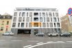 Appartement Vente 1 chambre à Luxembourg-Bonnevoie - 625 000 € Bel appartement de 54,71 m2 situé au 1étage d'une résidence moderne de 2017.L'appartement dispose de :Hall d'entrée, grand living/salle à manger, 1 WC séparé , 1 chambre à coucher disposant d'un dressing ainsi qu'une salle de bain avec douche italienne et WC. Une cave au sous-sol complète l'offre de cet appartement.Le bien est situé en zone mixte.La résidence dispose aussi d'un accès pour les personnes équipées d'un fauteuil roulant.Idéalement placé à proximité du Centre de la Ville de Luxembourg ainsi que de l'arrêt du Tram (en construction)
