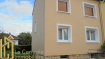 Maison jumelée Vente 3 chambres à Jarny - 168 000 € VOUS CHERCHEZ UNE MAISON SANS TRAVAUX, CELLE CI EST POUR VOUS…..
REF 4062 :
Très belle maison jumelée d'un coté de 80m² sur 4.90ares.
Véranda d'entrée, couloir distribuant une cuisine séparée équipée, une salle à manger, un salon, un wc individuel avec lave mains.
A l'étage 3 belles chambres sur plancher chêne dont une avec grand placard, une salle d'eau (douche, une vasque équipée), un wc individuel.
Un beau grenier aménageable de 30m² +/- au sol en salle de jeux ou autres usages.
En sous sol : une pièce buanderie, une 2éme pièce chaufferie, un garage 1 vl avec porte électrique et accès jardin.
Un beau jardin verdoyant avec terrasse, une dépendance en dur.
Toiture contrôlée et remaniée, façade repeinte, D.V. PVC avec volets roulants, chauffage central en condensation au gaz de ville, aucun défaut électrique.
Ce bien a retenu votre attention, contactez ROGER 06.69.18.32.40. à LA CENTRALE IMMOBILIERE JARNY 03.82.20.83.73.