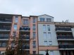 Appartement Location 3 chambres à Metz - 1 090 € c.c. METZ, 22 rue de la marne
Dans résidence récente, au 4ème et dernier étage avec ascenseur appartement de type F5, 90 m2 comprenant : entrée, salon-séjour avec accès belle terrasse de 30 m2, cuisine équipée et intégrée, 3 chambres dont 1 chambre parentale avec salle d'eau, salle de bains côté chambres enfants.
2 place de parking en sous-sol.
chauffage urbain
LIBRE AU 08/03/2021
LOYER : 940 €
Charges : 150 € (avance sur eau, ascenseur, électricité et nettoyage communs, gardien, ordures ménagères)
Honoraires de location : 940 € dont 270 €
Contact pour visites : 06 84 45 23 22 (r.vilault-lintz)
Plus de photos sur notre site internet : immogest57.com