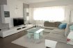 Appartement Vente 2 chambres à Belvaux - 513 000 € New Keys vous propose ce bel appartement situé à Belvaux, dans une calme impasse, au rez-de-chaussée d'une copropriété bien entretenue de seulement 3 unités.
Spacieux et lumineux, cet appartement 2 chambres de +/- 102 m2 se présente de la manière suivante:
-Hall d'entrée
-Cuisine équipée et séparée
-Living de +/- 35 m2
-WC séparé
-Salle de bain
-2 Chambres de +/- 20 m2 et +/- 10 m2 avec accès au balcon
-Balcon avec vue sur le jardin
Pour compléter ce bien, vous profiterez également des prestations suivantes:
-Terrasse et Jardin de +/- 50 m2
-2 Caves
-Garage
-Emplacement extérieur
-Buanderie commune
Proche de toutes les commodités (accès autoroutiers, université Belval, supermarchés, crèches...), l'appartement est idéalement localisé.
Pour tout renseignement et/ou visite, veuillez contacter le 661 120 388 ou par email à l'adresse info@newkeys.lu.