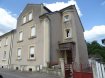 Maison mitoyenne Vente 4 chambres à Yutz - 250 000 € Yutz , quartier résidentiel , petit immeuble composé au rdc d'un appartement F3 développant 63m2 loué 530 euros hors charges par mois , et au 1er étage un appartement de type Duplex vide (90 m2 , possibilité extension de 30m2), à conforter que vous pourriez occuper. Le loyer du Rdc vous permettant de réduire votre effort financier. Jardin , garage et sous sol complet, chauffage central gaz individuel, toiture et façade en bon etat. TERRAIN 3,40 ares
DPE :
Ref agence :6330