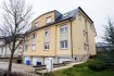 Duplex Location 4 chambres à Strassen - 2 450 € STRASSEN, Cité Pescher, appartement duplex de 150 m2 au Rez-de-chaussée avec jardin privatif et comprenant : entrée, WC, living avec accès terrasse et jardin, cuisine équipée, salle de douche, deux chambres, étage: deux chambres à coucher, salle de bains, cave, garage fermé, charges individuelles, libre le 1er Février 2019.
Bail de trois ans
Contact et visites : Rosalba MAITRE téléphone : 691 550 189
PHOTOS SOUS PEU