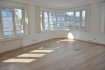 Bureau Location à Luxembourg-Belair - 5 500 € LUXEMBOURG-BELAIR, Rue des Dahlias, à deux pas du centre ville, grande surface de bureaux de 188m2 au premier étage avec ascenseur, entièrement rénovée (nouvelles peinture, nouveau sol) et comprenant : deux portes d'entrée, couloir de distribution, bureau avec WC et débarras, grand bureau circulaire, cuisine équipée séparée, deux grands bureaux communiquant, WC, débarras, deux bureaux, 4 petites caves au sous sol, possibilité de louer deux emplacements de parking mécaniques,
Prix du loyer 5.500 euros + TVA
charges de 500 euros par mois, Garantie bancaire de trois mois de loyer
Bail 3/6/9
Contact et visites : Rosalba MAITRE téléphone : 691 550 189