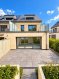 SCHRASSIG – MAISON JUMELÉE NEUVE
Votre nouvelle vie de famille commence bientôt !

Actuellement en phase de finitions, cette belle maison jumelée devrait être prête à accueillir votre famille d’ici deux à trois mois. Les derniers équipements, notamment les sanitaires, sont en cours d’installation pour une livraison clés en main.

Située dans le lotissement « Hannert dem Gaart » à Schrassig, elle offre un cadre résidentiel calme et verdoyant, à environ 300 mètres de la gare d’Oetrange.

Au rez-de-chaussée, découvrez un séjour avec cuisine ouverte de 40,33 m², prolongé par une terrasse de 22 m² et un jardin privatif. Un WC séparé et un garage de 19,34 m² complètent ce niveau.
Le premier étage comprend deux chambres de 11,59 m² et 14 m², un bureau de 6,12 m² et une salle de douche. L’une des chambres bénéficie d’un grand balcon de 20 m².
Les combles aménagés accueillent un espace parental d’environ 25 m² avec salle de douche privative. Au sous-sol, une grande cave, une buanderie et des locaux techniques apportent des espaces pratiques au quotidien.

La livraison clés en main comprend les peintures intérieures, l’aménagement des abords, les accès, la terrasse et les bordures.

Prix annoncé avec bénéfice de la TVA à 3 %, sous réserve d’éligibilité. Une avance complémentaire de 50 000 € est à prévoir par rapport au prix affiché. Ce montant pourra faire l’objet d’une demande de remboursement auprès de l’AED, sous réserve d’acceptation du dossier et du respect des conditions légales.

Contactez REAL G IMMO au 28 66 39 1 ou à info@realgimmo.lu pour en savoir plus ou organiser une visite.

Le prix s'entendent frais d'agence + tva inclus.

 ---------- 
Dieses moderne Haus in Schrassig bietet auf 140 m² Wohnfläche viel Platz für die ganze Familie. Die Immobilie verfügt über drei geräumige Schlafzimmer, lichtdurchflutete Wohnbereiche und eine große Terrasse mit gepflegtem, eingezäuntem Außenbereich, ideal für Kinder oder Haustiere. Große Fensterfronten sorgen für ein helles, freundliches Ambiente in allen Räumen.

Die offene Raumaufteilung schafft ein angenehmes Wohngefühl und bietet vielseitige Gestaltungsmöglichkeiten. Der praktische Grundriss umfasst einen großzügigen Wohn- und Essbereich, eine separate Küche sowie ausreichend Stauraum, etwa durch einen voll ausgestatteten Keller. Der hochwertige Ausbau sowie moderne Materialien garantieren hohen Wohnkomfort und zeitloses Design.

Zusätzliche Annehmlichkeiten wie ein eigener Garten, ein Stellplatz und die Anbindung an das schnelle Glasfasernetz bieten beste Voraussetzungen für das Arbeiten und Leben daheim. Das Haus liegt in einer ruhigen Wohngegend, die dennoch eine schnelle Anbindung an Luxembourg-Stadt ermöglicht. Ein ideales Zuhause für anspruchsvolle Käufer!

 ---------- 
Discover this beautiful, modern house for sale in the sought-after area of Schrassig, Luxembourg. With a generous 140 m² of living space, this home features three spacious bedrooms, offering comfort and versatility for families or those who enjoy extra space. Large windows and sliding glass doors fill the interior with natural light, creating a bright and airy ambiance throughout.

The house boasts an inviting open-plan living area that flows seamlessly onto a private terrace, perfect for entertaining guests or relaxing outdoors. The fenced property ensures privacy and security, making it an ideal choice for families with children or pets. High-quality materials and contemporary finishes enhance the home's appeal, while the layout provides both practicality and style.

Equipped with modern infrastructure, this property offers high-speed optical fiber internet, catering to your digital and remote work needs. Ample parking and storage space further increase its convenience. Don’t miss the opportunity to own this elegant and well-located house in a tranquil residential setting.
