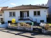 Maison individuelle Vente 2 chambres à Hargarten-aux-Mines - 149 000 € Pack'immo vous présente en exclusivité cette maison individuelle de 140m² bâtie sur un terrain de 6 ares et située au calme dans le village de Hargarten-aux-Mines ; à une demie-heure de Metz et à une dizaine de minutes de la frontière allemande.
La maison possède une grande pièce de vie composée d'un très vaste salon/séjour de 56 m² ouvert sur une cuisine équipée à l'américaine de 14 m².
Concernant la partie nuit, la maison est dotée de deux grandes chambres de 18 m² revêtues de parquet flottant. La chambre chambre parentale est équipée d'un dressing encastré et la seconde chambre dispose d'un accès direct à la terrasse à l'arrière de la maison.
Une jolie salle de bains avec douche et vasque design ainsi qu'un WC séparé viennent compléter la partie dite habitable.
La maison possède également un sous-sol complet avec accès jardin ou l'on trouve notamment : une buanderie, une cave à vin ainsi qu'un garage et d'autres pièces qui pourront accueillir une cuisine d'été par exemple.
Cette maison se distingue plus particulièrement de par ses beaux volumes et d'une belle hauteur sous plafond de 2,80m qui saura ravir les amateurs de grands espaces.
Le système de chauffage principal est écologique et économique équié d'une pompe-à-chaleur LG qui assure la production d'eau chaude ainsi que le chauffage.
Dans le jardin exposé plein sud à l'arrière de la maison se trouvent des arbres fruitiers tels que des pommiers ou encore des poiriers ; pas de vis à-vis.
Quelques travaux extérieurs sont à prévoir ! Si vous souhaitez faire le point sur vos capacités financières n'hésitez pas à nous contacter.
Appelez-nous dès maintenant au (+33) 06 64 67 23 21 et nous conviendrons d'une visite pour que vous puissiez découvrir ces belles prestations !