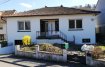 Maison individuelle Vente 2 chambres à Hargarten-aux-Mines - 159 000 € Pack'immo vous présente en exclusivité cette maison individuelle de 140m² bâtie sur un terrain de 6 ares et située au calme dans le village de Hargarten-aux-Mines ; entre Boulay et Creutzwald.
La maison possède une grande pièce de vie composée d'un vaste salon/séjour de 56 m² ouvert sur une cuisine équipée à l'américaine de 14 m².
Concernant la partie nuit, il y a 2 grandes chambres de 18 m² revêtues de parquet flottant, dont une parentale avec dressing encastré et la seconde avec un accès direct sur terrasse à l'arrière de la maison via porte-fenêtre.
Une jolie salle de bains avec douche et vasque design ainsi qu'un WC séparé viennent compléter la partie dite habitable.
La maison possède également un sous-sol complet avec accès jardin ou l'on trouve notamment : une buanderie, une cave à vin ainsi qu'un garage et d'autres pièces qui pourront accueillir une cuisine d'été par exemple.
Cette maison se distingue plus particulièrement de par ses beaux volumes et d'une belle hauteur sous plafond de 2,80m qui saura ravir les amateurs de grands espaces.
Système de chauffage principal écologique et économique via pompe-à-chaleur LG.
Dans le jardin exposé plein sud à l'arrière de la maison se trouvent des arbres fruitiers tels que des pommiers ou encore des poiriers ; pas de vis à-vis.
Appelez-nous dès maintenant au (+33) 06 64 67 23 21 et nous conviendrons d'une visite pour que vous puissiez découvrir ces belles prestations.