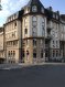 Studio Location à Luxembourg-Limpertsberg - 1 100 € Dans le quartier du Limperstberg, Sigelux Real Estate vous propose à la location ce studio NON-MEUBLE au 2e étage
Il se situe au 12, rue Gillaume Schneider L-2522 Luxembourg
Il se compose:
Hall d'entrée,
Pièce principale avec cuisine ouverte
1 salle de douche avec toilette et lavabo
Cave
Buanderie
Libre pour le 01.09.2020
Loyer:1.100.-€
Charges: 150.-€
Frais d'agence: 1.287.-€
Pas d'animaux domestiques
----
Le quartier du Limpertsberg à proximité du centre-ville est l’un des quartiers les plus recherchés au Luxembourg. Il est très bien desservi par les transports publics (bus, tramway, station de location de vel’OH de la ville) qui vous amènent rapidement au Kirchberg, à la gare, à la Cloche d’Or…
Les habitants du quartier bénéficient de tous les avantages de la ville sans les inconvénients. Vous serez aussi à proximité de nombreux commerces, restaurants, parcs, cinémas…, le centre-ville se trouve à quelques minutes à pieds.
Lignes de bus : 2/ 3/ 30/ 70 …
A proximité du Glacis se trouve la station de tramway qui vous conduit au Kirchberg, au centre-ville, Hamilius, Gare….Le supermarché Cactus est à quelques minutes à pied.
