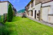 Maison Vente 4 chambres à Saulnes - 220 000 € Belle maison de village jumelée de 100 m2 proche frontière dans rue très calme avec appartement attenant de 50 m2. Possibilité de le mettre en location.
Travaux de raffraichissement à prévoir.
Elle possède un garage avec porte motorisée 2 voitures et fosse.
Jardin de 200 m2 + 4,5 ares de vignes avec puit.
Elle se compose comme suit:
Au rez de chaussée:
- une entrée;
- une cuisine équipée fermée de 14m2;
- une salle à manger de 14 m2;
- un vaste séjour de 21 m2;
- WC séparé;
- buanderie et chaufferie avec douche d'appoint;
- local / réserve;
- Terasse/jardin avec store électrique.
Au 1er étage:
- 3 chambres de 13,5 m2, 11 m2 et 14,5 m2;
- une salle de bain avec baignoire et WC;
- couloir avec balcon.
Chaudière De Dietrich gaz, chauffe eau gaz et solaire avec thermorégulateur (consommation gaz environ 200 € / mois)
Tout à l'égout OK.
Taxe foncière 1100 €
Ce bien comprend également un appartement de 50 m2 collé à la maison composé d’une cuisine/séjour de 29m2, d’un WC séparé avec lave mains, d’une chambre sous comble de 22 m2 au sol avec salle de douche et WC.
Possibilité d’acheter sans la vigne 180 000 € FAI.
A saisir !!!