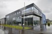 Local commercial Location 3 chambres à Differdange - 3 473 € L'agence immobilière Christine SIMON vous présente en exclusivité cette location d'un local commercial (bureaux) de 257,29 m2 dans une zone industrielle de Niederkorn Commune de Differdange qui se compose comme suit:Premier étage:accueil (16,90 m2), 2 bureaux de 16,21 m2 et 15,95 m2, un WC séparé dame (4,44 m2), un WC séparé homme (3 m2), cuisine équipée (8,35 m2) et débarras (4,59 m2).Un énorme parking public gratuit à quelques pas de l'immeuble.Disponibilité 1.09.2021Bail de 3 ans Loyer 3.473,42 € + 17 % de TVA Charges 2,50 €/ m2 par moisCaution de 3 moisFrais d'agence: 1 mois de loyer + TVA 17 %, à charge du locatairePour de plus amples renseignements n'hésitez pas à contacter l'Agence immobilière Christine SIMON au numéro 265300301 ou par mail au info@christinesimon.lu - visitez notre site internet: www.christinesimon.luNous sommes en permanence à la recherche de maisons, appartements ou terrains pour nos clients solvables.Vous pouvez nous contacter pour estimer votre bien avant de le mettre en vente, estimation précise si vous le souhaitez.