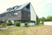 Maison individuelle Location 4 chambres à Nospelt - 3 000 € -- FR --
Belle maison jumelée construite en 2010 située sur un terrain de 5a40.
La maison dispose de :
Rez-de-chaussée : Grand hall d'entrée, belle cuisine équipée, grand living/salle à manger avec accès à la terrasse ainsi qu'au beau jardin, débarras, 1 WC séparé et garage.
Etage 1 : Grand palier avec coin bureau et terrasse, 3 chambres à coucher, 1 salle de bains, 1 salle de douche et 1 WC séparé.
Etage 2 : 1 chambre à coucher avec balcon, 1 salle de bain, 1 WC séparé et local technique.
La maison se trouve dans un très bon état.
A voir
Ref agence :39
