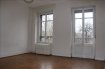 Appartement Vente 3 chambres à Strasbourg - 304 000 € Situé a proximité du Musée d'Art Moderne, des accès autoroute et proche de toutes commodités, dans un bel immeuble ancien face au parc et sans vis à vis, vous serez séduit par cet appartement lumineux de 5 pièces de 129m2 situé au 3éme étage.Celui-ci se compose d'un séjour, d'un salon donnant sur un balcon de 3 chambres, d'une cuisine, d'une salle de bain et d'un wc. Cet appartement au fort potentiel nécessite quelques travaux . Idéal pour une famille ou un investissement en co-location.Une cave et un local vélo dans la cour complète ce bien.Les travaux des parties communes qui seront réalisés courant 2018 sont intégralement à la charge du vendeur.