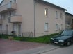 LUPPY, rue principale  AXE METZ-FAULQUEMONT

Dans petit immeuble récent, Venez découvrir ce LUMINEUX F3 de 49 m2 habitable et 70 m2 au sol. Il se trouve au 2ème étage sous combles, et dispose d'une entrée, deux chambres, wc séparé, salle de bains, cuisine ouverte intégrée donnant sur séjour, un cellier. Un petit balconnet vous permettra de prendre votre café en plein air.
PLACE DE PARKING Couverte et box de rangement servant de cave.
Chauffage gaz propane.

LIBRE AU 10 JUIN 2026

Loyer : 600 €
Charges : 50 € (avance sur eau, nettoyage des communs, électricité des communs et entretien chaudière)
Modalités de récupération des charges locatives : provisions avec régularisation annuelle

Dépôt de garantie : 600 €
Honoraires à la charge du locataire : 540 € dont 147 € pour l'état des lieux

Date de réalisation du diagnostic : 20/05/2022
Frais annuels d'énergie : Entre 630 et 890 € TTC par an
Consommations énergétiques : D (154 kWhEP/m².an)
Emissions de gaz à effet de serre : D (32 kgéqCO2/m².an)

Les informations sur les risques auxquels ce bien est exposé sont disponibles sur le site Géorisques : www.georisques.gouv.fr