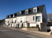 Duplex Vente 4 chambres à Colpach-Haut - 635 000 € SOUS COMPROMIS
Agréable duplex à vendre dans le village de Colpach-Haut, commune d'Ell.
Le duplex de 114m² qui est situé au 1er étage se compose de:
Niveau 1:
- hall d'entrée avec armoire intégrée
- wc séparé
- 1 chambre à coucher
- beau séjour / salle à manger avec coin cuisine équipée
- débarras.
Niveau 2:
- 3 belles chambres à coucher dont 2 avec accès sur balcon de 8,79m²
- salle de douche, 2 lavabos, wc.
2 emplacements intérieurs, cave.
Moustiquaires, VMC privée, interphone avec caméra, chauffage au sol avec thermostat, stores électriques.....
Buanderie commune, local vélos....