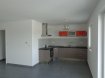 Appartement Location 2 chambres à Thionville-Élange - 910 € c.c. Appartement F3 de 70m2 situé au 1er étage d'une petite résidence
Entrée sur séjour avec cuisine ouverte équipée (four-plaque de cuisson-hotte aspirante et mobilier) et accès terrasse 15m2, cellier, WC, 2 chambres dont une avec placard, salle de bains équipée (baignoire, meuble vasque avec miroir et spots).
Garage individuel avec porte motorisée, parking privatif.
Double vitrage PVC, volets roulants électriques, chauffage individuel gaz par le sol, adoucisseur d'eau.
