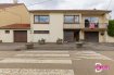 Maison Vente 4 chambres à Gravelotte - 206 700 € A Gravelotte dans une rue au calme, L'immobilière Delarue vous propose en exclusivité une maison individuelle de 102 m2 habitable cadastrée sur un terrain de 694 m2.Ce bien est composé au rez de chaussé d'un hall d'entrée desservant 1 chambre, une cave, un 1er garage et une buanderie avec un accès sur le jardin.Un 2ème garage est accessible par le jardin.L'étage est agencé de 3 chambres, une salle de bains, un toilette, une cuisine et un séjour avec balcon.Chauffage au fioul.Taxe foncière 661 'La toiture a fait l'objet d'un rénovation intégrale, il y a environ 20 ans.Des travaux de rafraichissement sont à prévoir.Le village de Gravelotte dispose d'une boulangerie et il est déservit par les services de Metz Métropole dont les transports en communs.Une gare SNCF et plusieurs commerces de proximités sont à 5 minutes en voiture, sur la commune de Ars sur Moselle.Le prix indiqué comprend les honoraires à la charge de l'acheteur : 6 % TTC du prix du bien hors honorairesPrix hors honoraires : 195 000 '.Pour tous renseignements, veuillez contacter Mr WEIGERDING au 06.07.46.97.88