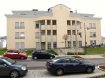 Appartement Vente 1 chambre à Strassen - 650 000 € Très bel appartement lumineux à vendre à Strassen, situation très intéressante proche des axes permettant l'accès à la ville, que ce soit en véhicule personnel ou via les transports en commun.
Dans la résidence Sirius, au rez-de-chaussée, cet appartement 1 chambre se compose d'1 hall d'entrée, wc séparé, salle de bain, séjour/salle à manger avec coin cuisine équipée + sortie sur 1 terrasse de 12,50m2, 1 chambre à coucher, 1 cave et 1 emplacement de parking intérieur.
La résidence est de 2005, parfaitement entretenue et en très bon état.