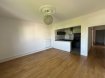 Duplex rénové situé au 2ème et dernier étage d'une maison de maître proche du centre ville.
Cet appartement propose entrée, séjour avec cuisine moderne entièrement équipée( lave vaisselle, four, plaque de cuisson induction, hotte aspirante, réfrigérateur), salon, une chambre, salle de bains avec douche et baignoire, buanderie, cellier, WC.
A l'étage, palier avec placards, une chambre avec placards, WC.
Double vitrage PVC, volets roulants, chauffage individuel gaz.