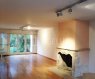 Maison mitoyenne Location 6 chambres à Luxembourg-Belair - 4 200 € Au cœur de Belair, Sigelux Real Estate vous propose à la location, cette belle maison mitoyenne très bien entretenue, située au 12, rue Edmond Dune L-1409 Luxembourg.
Surface habitable 230m2
Elle se compose comme suit :
Au rez de chaussée
- Hall d’entrée
- Living avec feu ouvert, de 47m2
- Nouvelle cuisine équipée séparée
- Bureau
- 1 toilette séparée
- Terrasse de 15m2 et jardin orientés Sud
- Buanderie
- Garages pour 2 voitures
Au 1er étage
- 3 grandes chambres à coucher dont une avec dressing
- 1 salle de bain avec toilette
- 1 salle de douche avec toilette
Au 2éme étage
- 3 chambres à coucher
- 1 salle de bain avec toilette
Le chauffage est au gaz, les revêtements au sol sont en parquet, carrelage et pierre de Bourgogne.La maison est équipée d’un système d’alarme.
PAS D'ANIMAUX DOMESTIQUE
DISPONIBILITE IMMEDIATE
Loyer : 4200€
Garantie Locative : 3 mois
Frais d’agence 1 mois de loyer +17% Tva
Pour tout renseignement ou un rendez-vous pour visiter, contactez.
SIGELUX au 46 71 31 ou info@sigelux.lu