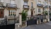 Maison Vente 5 chambres à Nancy - 570 000 € NANCY, quartier chic, non loin du centre-ville, rue Emile Gallé, MAISON de ville composée au R.CH: salon-salle à manger, véranda, cuisine intégrée neuve, wc, au 1er étage : deux chambres avec chacune sa salle de bains (l'une avec douche, l'autre avec baignoire) au 2ème étage : deux grandes chambres, une petite chambre, une salle d'eau avec toilette et douche, au 3ème étage : combles aménageables et deux pièces à rénover, un garage double et une cour paysagée, chauffage central au gaz, PRIX : 570 000 euros
AGENCE KLAA 8 rue Girardet NANCY 03 83 97 01 78 ou 06 80 44 77 95