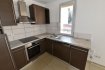 Appartement Location 2 chambres à Haguenau - 640 € c.c. HAGUENAU CENTRE VILLE, proche de toutes commodités et du Nautiland, charmant 3 pièces de 62m².Au première étage d'une copropriété au calme, le bien se compose d'une entrée, de deux chambres, d'une cuisine équipée ouverte sur le séjour avec accès au balcon, d'une salle de bains et d'un WC.Les plus : sa situation en centre ville tout en restant au calme,une cave et un parking dans une cour fermée.Loyer : 640,00 ' par mois charges comprises dont 90 euros par mois de provisions sur charges (régularisation annuelle)Dépôt de garantie : 550 'Honoraires charge locataire : 567 eurosTTC dont honoraires état des lieux charge locataire : 75 ' TTC