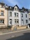 Maison Vente 5 chambres à Pétange - 599 000 € REAL G IMMO VOUS PROPOSE EN EXCLUSIVITÉMaison très bien soignée et disponible de suite se trouvant proche du centre de Pétange et de toutes commodités. Le bien se compose comme suit:Rez-de-chaussée: Hall d'entrée, living, cuisine équipée avec sortie sur grande terrasse.1er étage: 2 chambres à coucher et une salle de bain (baignoire et douche).2ième étage et combles: 3 chambres à coucher.Cave avec une entrée individuelle qui se compose d'un petit appartement (cuisine équipée, living/chambre, une salle de douche, une buanderie donnant accès à une terrasse et un jardin bien arboré).Pour plus de renseignements ou une visite (visites également possibles le samedi sur rdv), veuillez contacter le 28.66.39.1.Les prix s'entendent frais d'agence de 3 % TVA 17 % inclus.Ref agence :72910