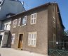 Maison Vente 4 chambres à Hagondange - 180 000 € HAGONDANGE CENTRE: 180 000 € FAIProche toutes commodités, 1 mn de la gare, maison comprenant au RDC un sous-sol avec cave,garage, dépendance, un grand séjour, salon, wc séparé, cuisine donnant sur jardin arboré, à l'étage 4 chambres et sdb. DPE en cours. Honoraires à la charge du vendeur. TEL: 06.150.144.36 Ref agence :2284355