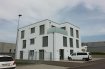 Bureau Location 4 chambres à Pommerloch - 2 500 € Surface de bureaux, 133 m2 au 2e étagehall d'entrée, 4 bureaux (12m2, 17m2, 19m2, 30m2), débarras, coin cuisine, sanitaires, balcon de 15 m2emplacements extérieur bail commercial:loyer: 2.500 ' + 17% TVAcharges: 200 ' caution: 7.500 ' - garantie bancaire frais d'agence: 2.925 'nouvelle constructionclasse énergétique: E-Echauffage au sol, sols parquetventilation VMC, isolation acoustiquegrandes fenêtres avec stores électriques superbe vue sur la région de Wiltz parlophones ascenseursRef agence :6314